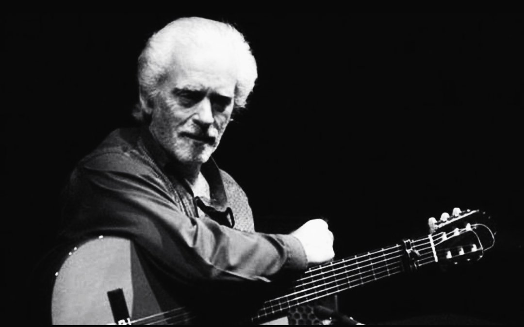 EvaYerbabuena's tweet photo. Una de las más bellas personas que he conocido nunca. Un defensor incansable del flamenco. Uno de los mejores guitarristas, sensible, inteligente. Un creador indescriptible. Desolada, le mando un fuerte abrazo a sus familiares. 

Descanse en paz, Maestro #ManoloSanlucar https://t.co/jF6IjTPoED