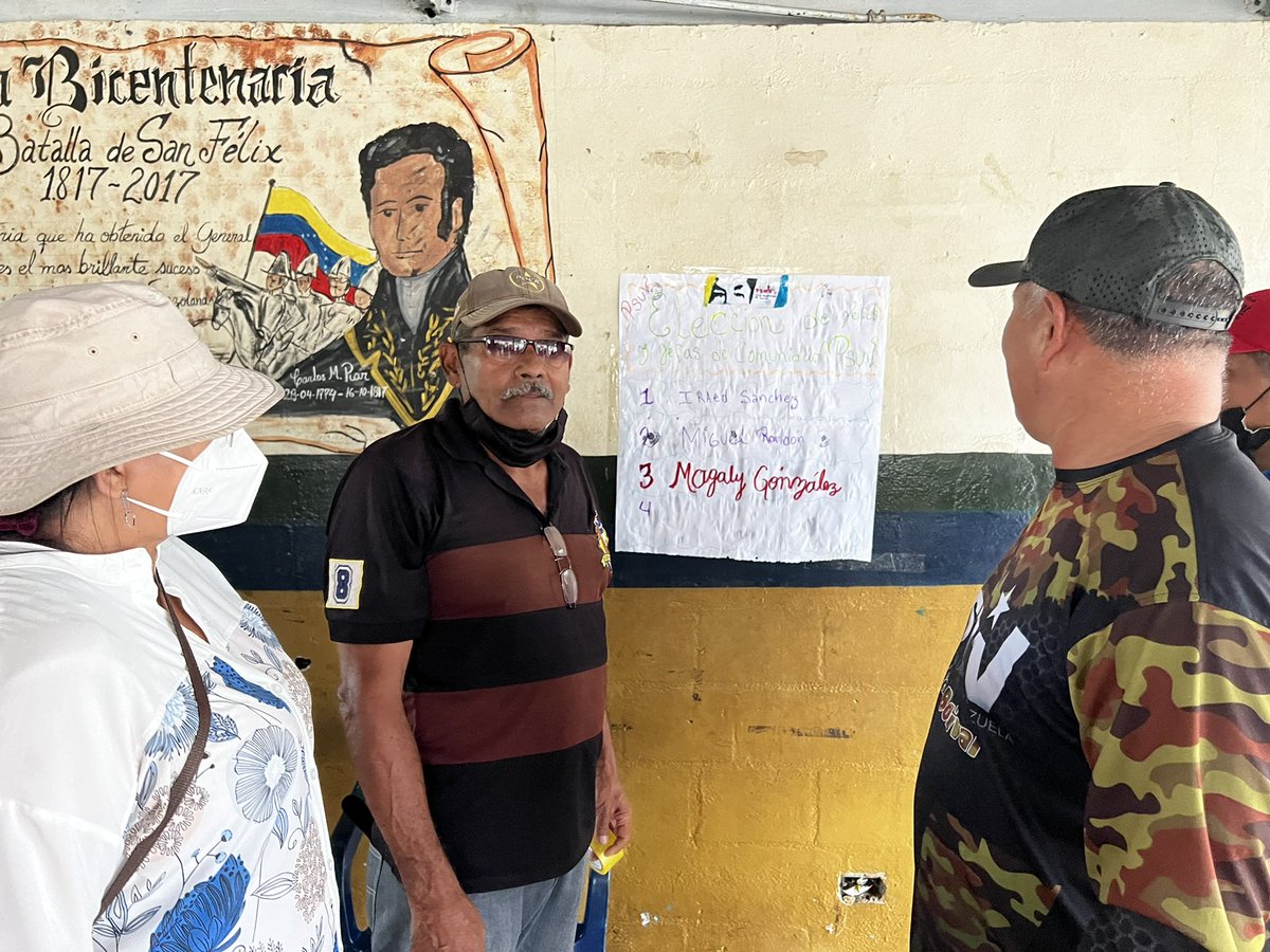 comandosergioh's tweet photo. Nos encontramos en Los Aceiticos II, CLAP Generalísimo Francisco de Miranda; donde nuestro pueblo está ejerciendo su derecho, democrático y bajo un clima de Alegría, porque así somos en el @PartidoPSUV #UniónParaLaVictoria https://t.co/2n0iuTH9I4