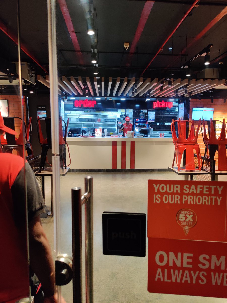 PragatChavhan's tweet photo. @KFC_India close the stores if you can not provide the service. Worst service ever. Almost One hour to prepare the order. Accepting orders on swiggy but not on official kfc site.
@kfc
#kfcpune #kfc https://t.co/lvEovIW1qC