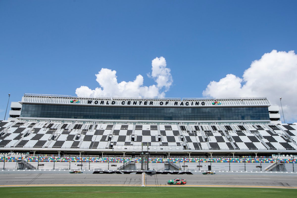 RFKracing's tweet photo. For every 100 likes on this post, I'll make the Castrol car bigger https://t.co/vmFuTgWiJl