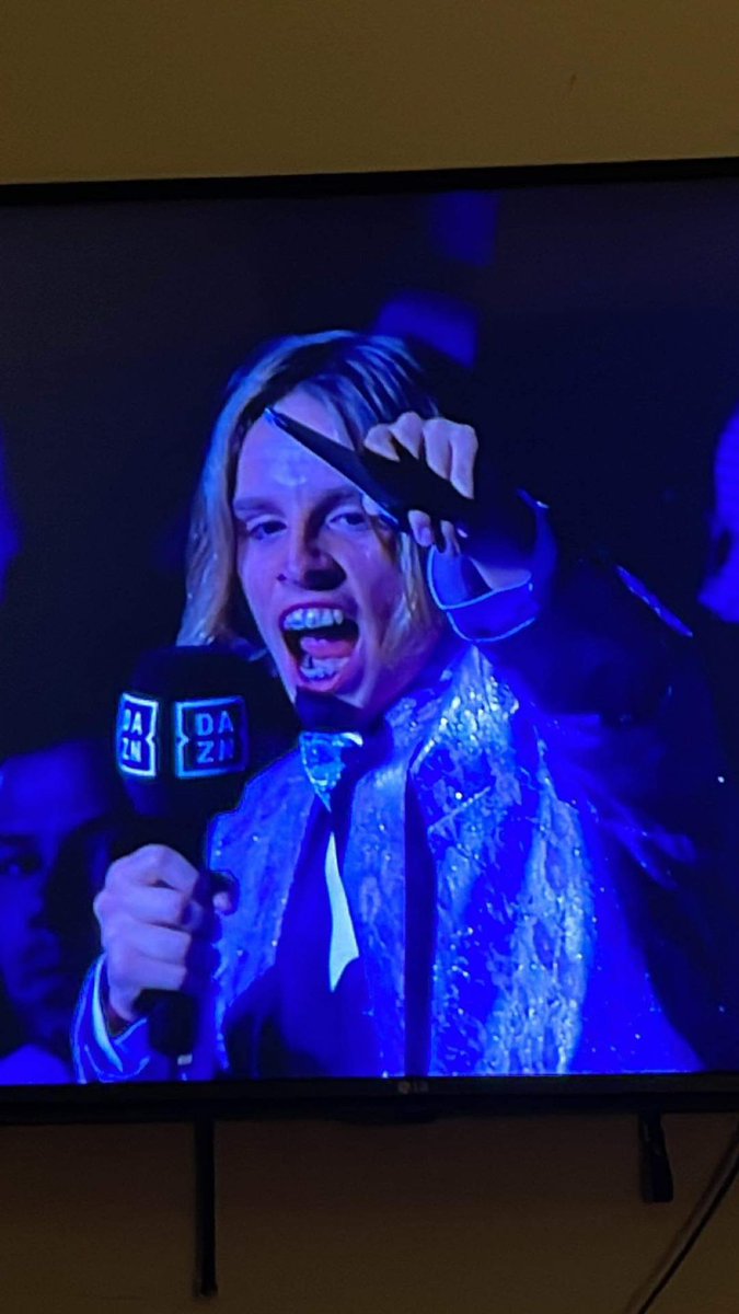 KeatsEFC's tweet photo. Why’s The Kid Laroi announcing the Kenny vs FaZe Sensei fight? https://t.co/AhGvug2zrE
