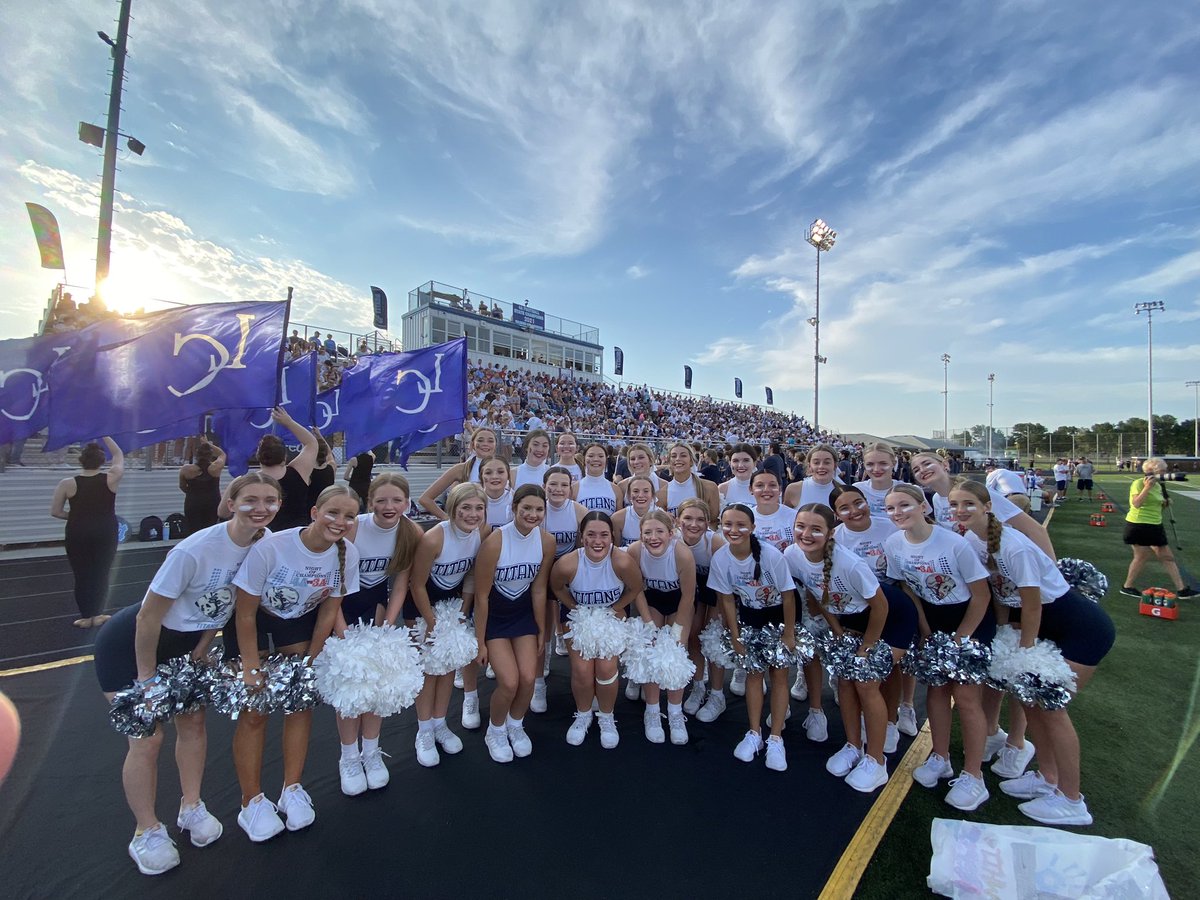 LC_Dance_Team's tweet photo. What a game!! We love our Titans, go big blue!! 💙🤍🏈 https://t.co/vDHUSUss9V