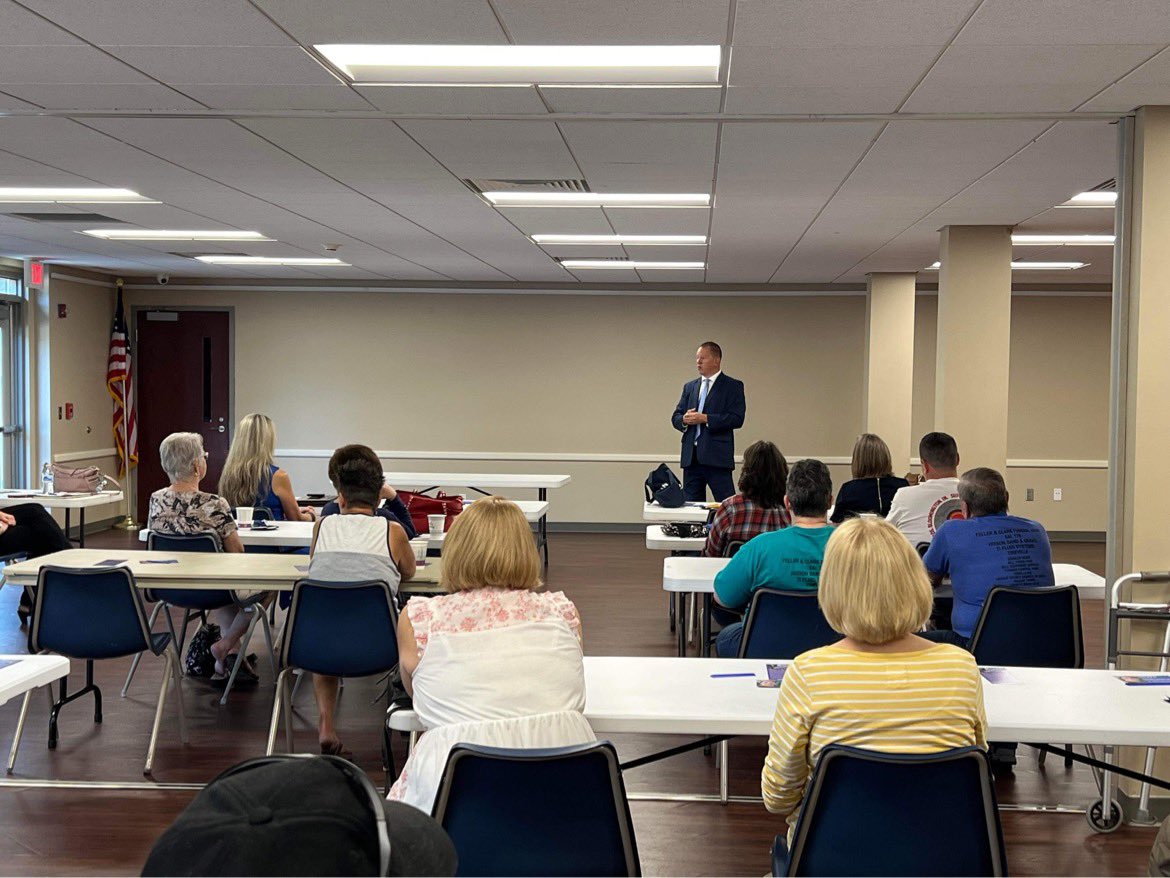 SnydeReport's tweet photo. Had a great time at the @INDems #PromiseTour in Albion. Great crowd, great questions. https://t.co/Ev0IPo0Wy4