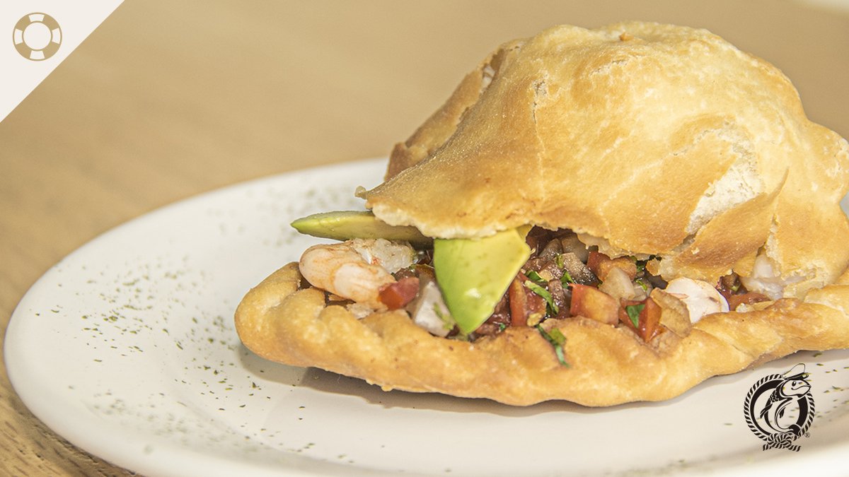 SoyCapitanP's tweet photo. Sin duda la «Empanada de camarón» 🥟 🦐 ,es un clásico imperdible.
Para disfrutar en cualquier momento. 😋
Te invitamos a disfrutarla acompañada de una de las bebidas de la casa.🍹

¡Te esperamos en #LaMejorPescadería! 

#empanadas #empanadasdecamaron #entradas #deliciousfood https://t.co/w0RwFzqlC2