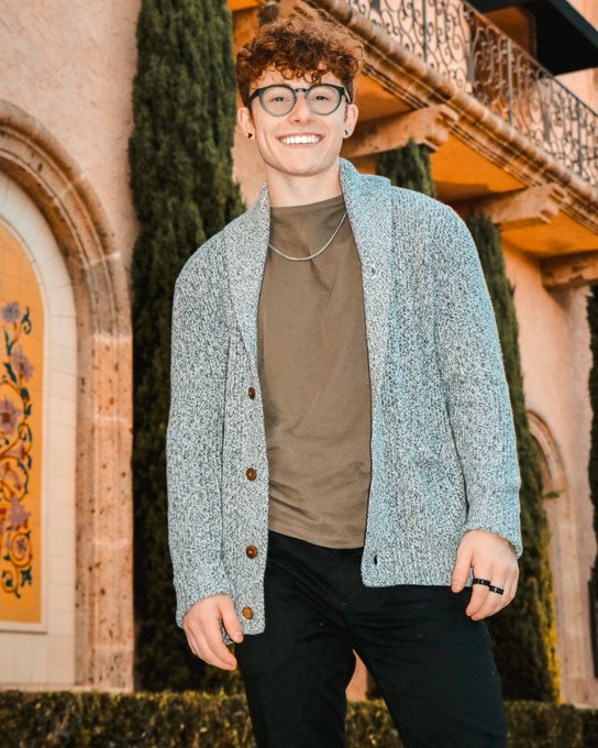 This jacket is so comfortable
?: melickastudios https://t.co/3llKE1nzgI