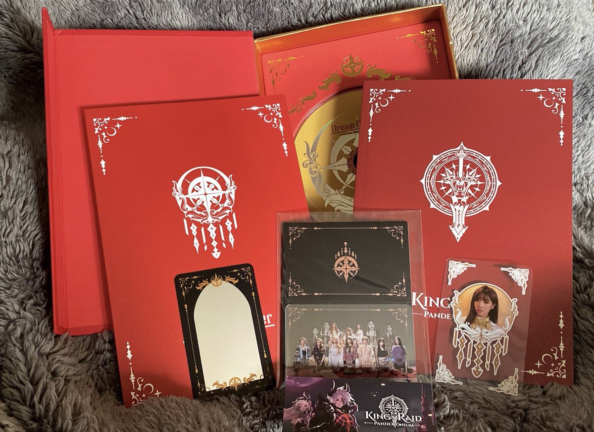 CelestialDeukae's tweet photo. It’s only been a week but I’m back! 🥰
This ga is for an unsealed limited Raid of Dream album! It comes with a pop up box and cards, a mirror card, and a transparent Yoohyeon card!
All you have to do to enter is follow and rt ❤️
It’s open ww and good luck! https://t.co/SPHDGkCiMb