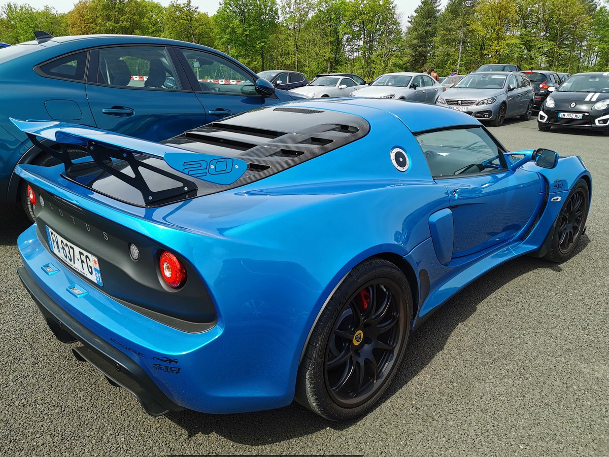 NHoonited's tweet photo. #Blueber https://t.co/E2iockqd47