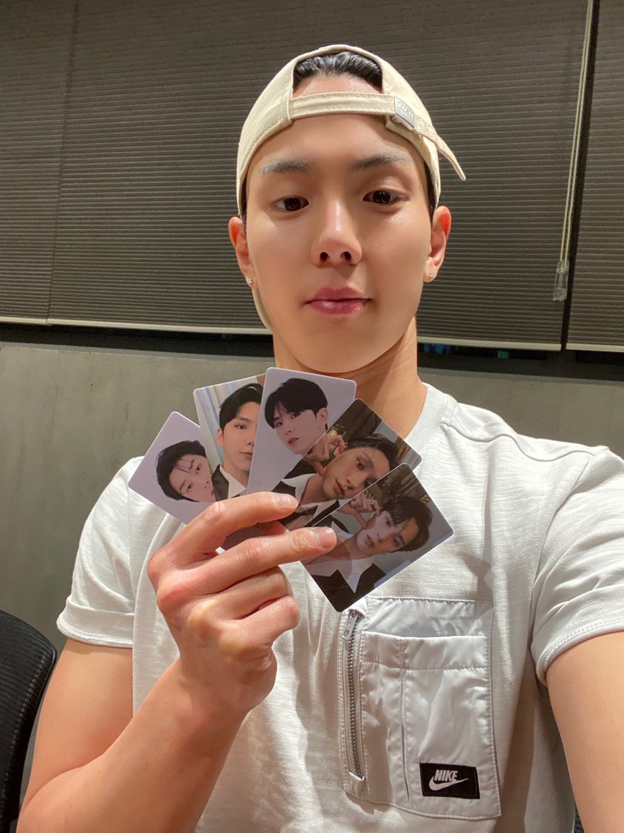himshownu's tweet photo. [#SHOWNU] Es divertidoㅎㅎㅎ https://t.co/76dPJ3fHiY