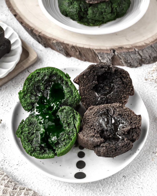 Matchaeologist's tweet photo. π Tag your #MatchaMates who would fall in love with this tea-riffic selection of πΏ #Matcha & #Houjicha #Madeleines, #Blondies, and #Cookies πͺ beautifully captured by @ mysweetlittletooth. π https://t.co/6C3vBOSMaN https://t.co/91egtSNZuX