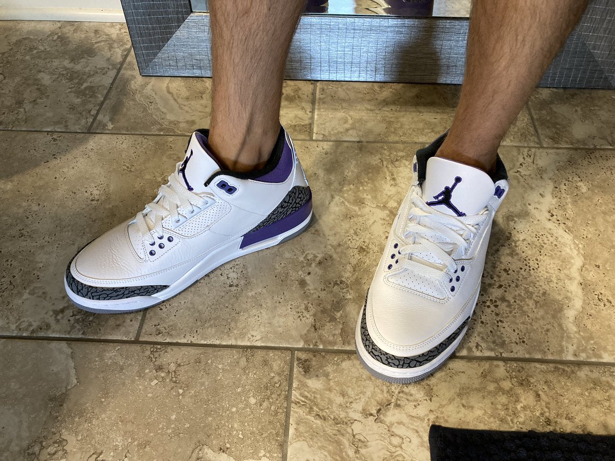 HawkeyeHunz's tweet photo. New Js just got delivered! #darkiris https://t.co/EqAfzcnCQw