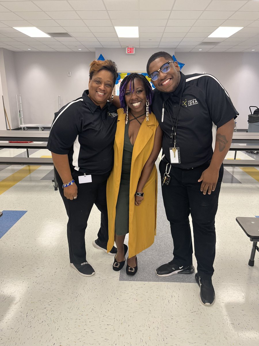 MsEbonyJ's tweet photo. Hosted @ideachisme open house this morning. Principal Matt Robinson &amp; Assistant Principal Dionne Johnson have an amazing team. They still have seats available for kindergarten, 1st, 2nd and 6th grade. Stop by 1011 Glendale Milford rd. https://t.co/8Ncxy6tzFa