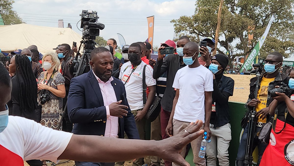 TourismZambia's tweet photo. During #Kulamba, chiefs & attendees present gifts to Kalonga Gawa Undi. He redistributes the excess to areas within his kingdom which experience poor harvests
Minister of Tourism Hon. Rodney Sikumba @SikumbaRodney attended the ceremony & presented his gift to Kalonga Gawa Undi https://t.co/8IaJQe8qaV