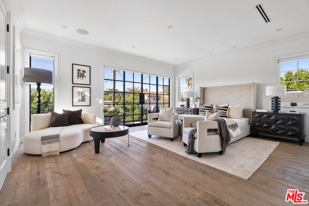 HolaManuelPablo's tweet photo. Message me to see this amazing home today! 😉📲
#offmarket #offmarketlisting #pocket #pocketlisting #comingsoon #beverlycenter #miraclemile #westhollywood #weho #socal #la #losangeles #realestate #larealestate #losangelesrealestate #homeoftheweek #home #house https://t.co/Wn4U53O3RY