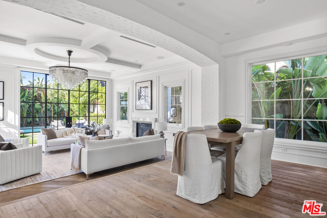 HolaManuelPablo's tweet photo. Message me to see this amazing home today! 😉📲
#offmarket #offmarketlisting #pocket #pocketlisting #comingsoon #beverlycenter #miraclemile #westhollywood #weho #socal #la #losangeles #realestate #larealestate #losangelesrealestate #homeoftheweek #home #house https://t.co/Wn4U53O3RY