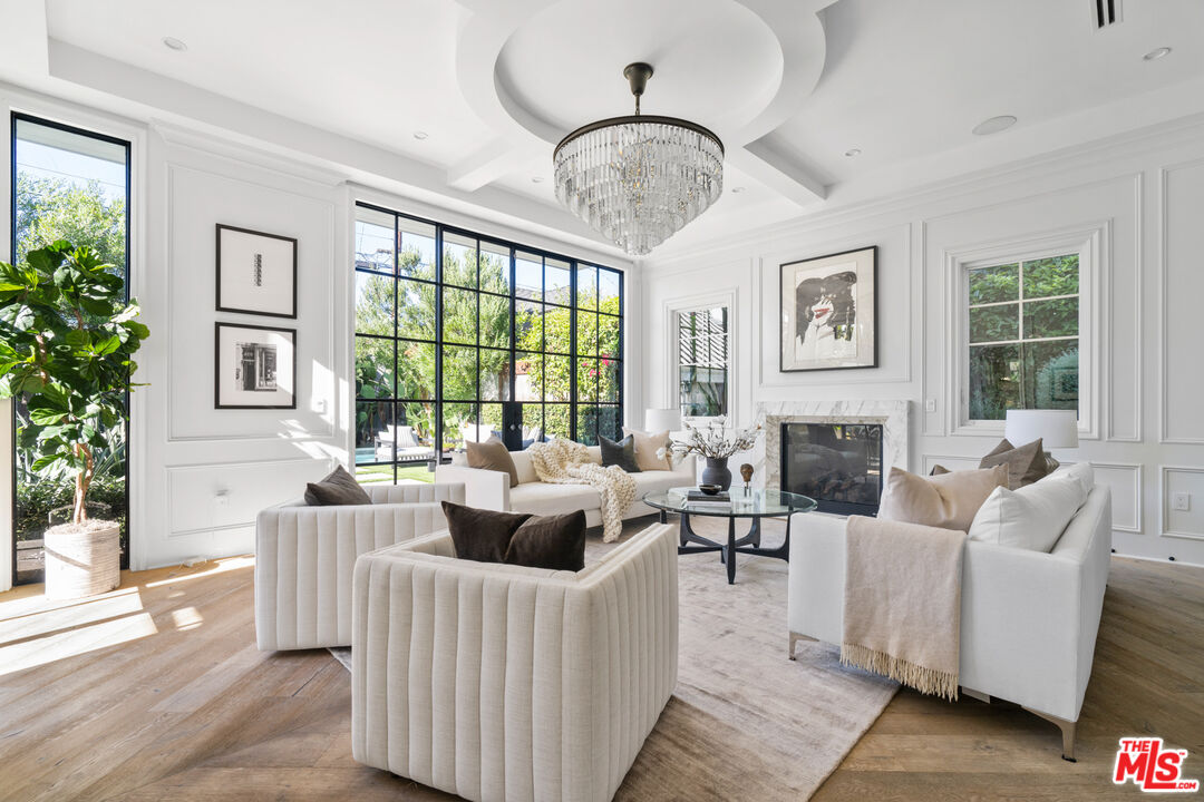 HolaManuelPablo's tweet photo. Message me to see this amazing home today! 😉📲
#offmarket #offmarketlisting #pocket #pocketlisting #comingsoon #beverlycenter #miraclemile #westhollywood #weho #socal #la #losangeles #realestate #larealestate #losangelesrealestate #homeoftheweek #home #house https://t.co/Wn4U53O3RY