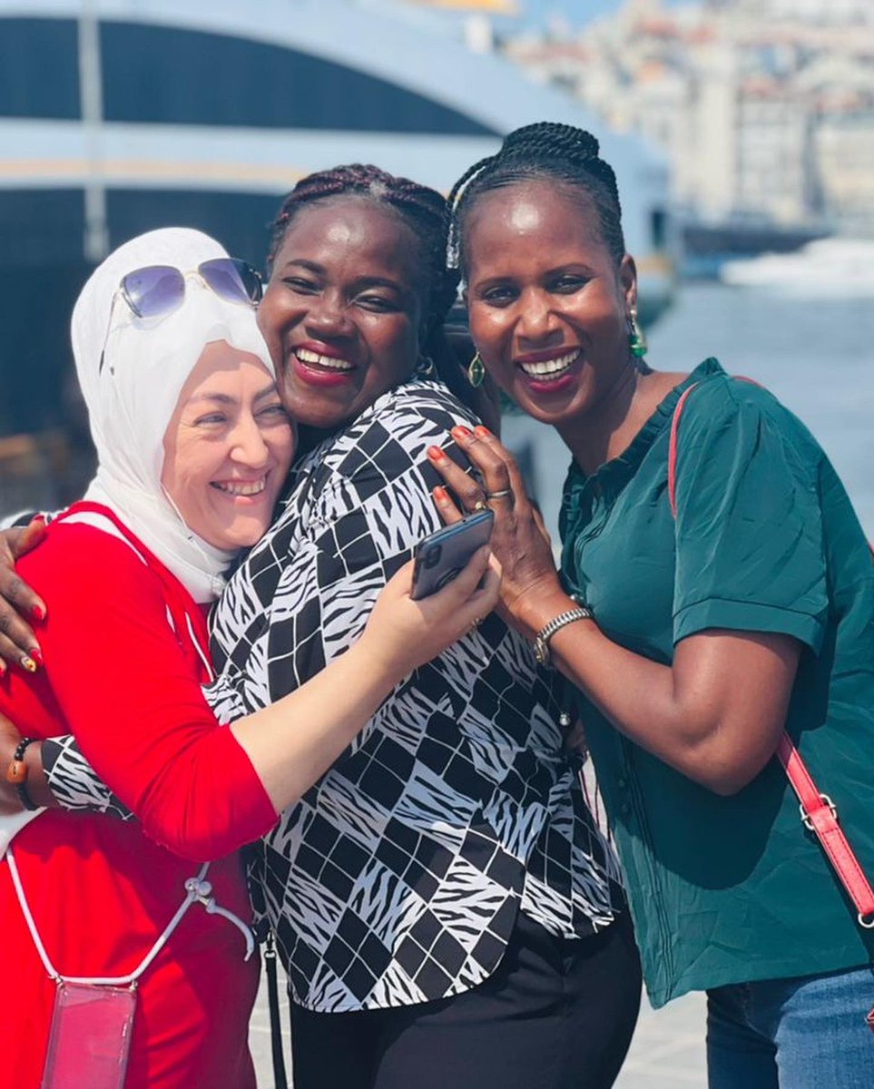 Notre maquilleuse Mame la beauté. Aissata DIAKITÉ / Rédactrice en chef Kalac Radio / Aminata DANSOKO / service commercial HADAFO MEDIAS / depuis … les vacances dans chaque secteur à HADAFO MEDIAS. Rendez-vous le 5 septembre 4h45. <a href="/HadafoMedias/">Groupe Hadafo Medias</a>