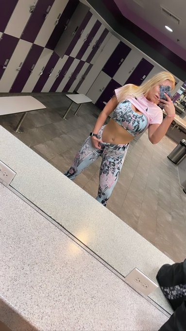 Have a good weekend 💖 https://t.co/Um2iPjquHr<a href="/tag/shots"class="tags"><span>#shots</span></a>