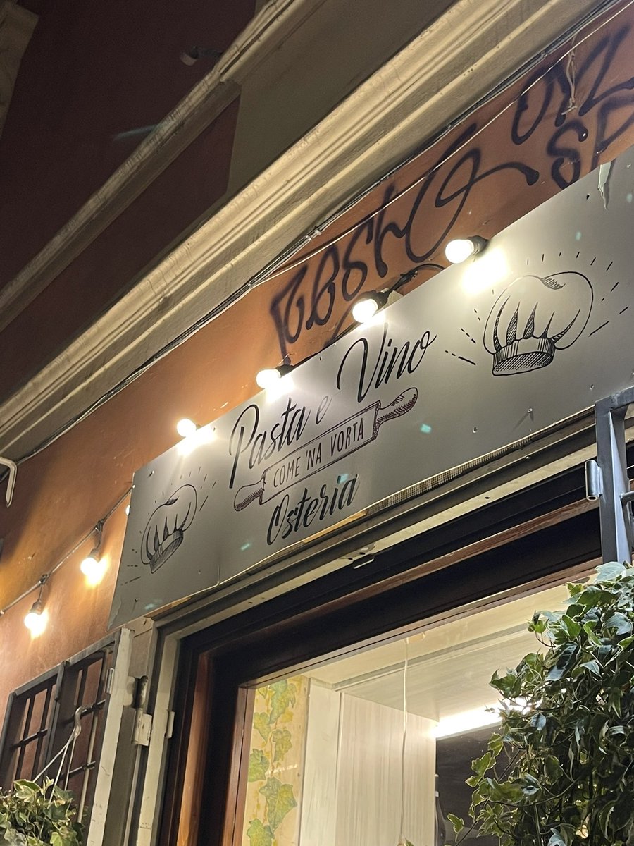 frezzamanele's tweet photo. recensite che ho già bevuto 3 spritz prima che vado via https://t.co/rNnu0nFt0V