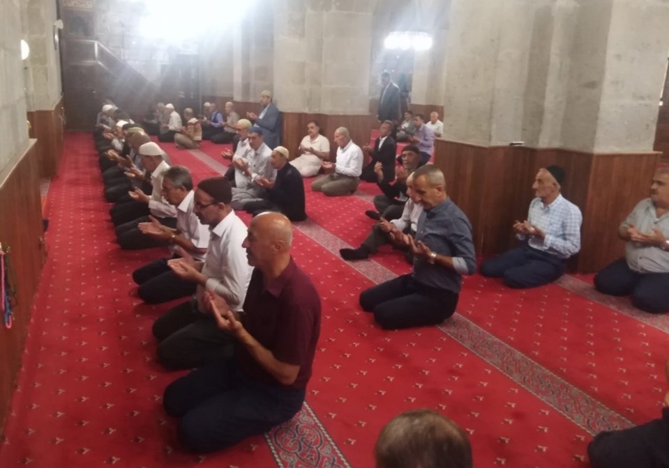 bitlisulucami's tweet photo. Geleneksel olarak devam eden haftalık hatim duası programını, bugün öğle namazından sonra tarihi #bitlisulucami'de cemaatimizin katılımıyla gerçekleştirdik.
NOT :Cüz okumak isteyenler bize ulaşabilirler.
@BitlisValiligi
@DIBAliErbas
@IsliyenDr
@dinckadir43
@EceMuhammet https://t.co/BLXKw7unlW
