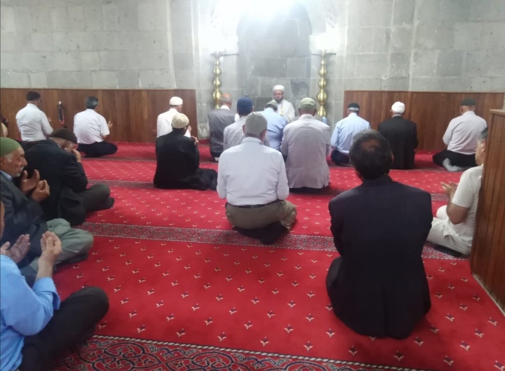 bitlisulucami's tweet photo. Geleneksel olarak devam eden haftalık hatim duası programını, bugün öğle namazından sonra tarihi #bitlisulucami'de cemaatimizin katılımıyla gerçekleştirdik.
NOT :Cüz okumak isteyenler bize ulaşabilirler.
@BitlisValiligi
@DIBAliErbas
@IsliyenDr
@dinckadir43
@EceMuhammet https://t.co/BLXKw7unlW
