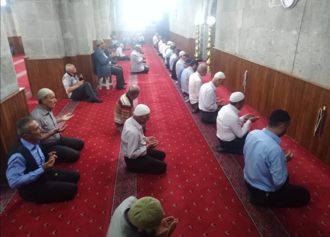 bitlisulucami's tweet photo. Geleneksel olarak devam eden haftalık hatim duası programını, bugün öğle namazından sonra tarihi #bitlisulucami'de cemaatimizin katılımıyla gerçekleştirdik.
NOT :Cüz okumak isteyenler bize ulaşabilirler.
@BitlisValiligi
@DIBAliErbas
@IsliyenDr
@dinckadir43
@EceMuhammet https://t.co/BLXKw7unlW