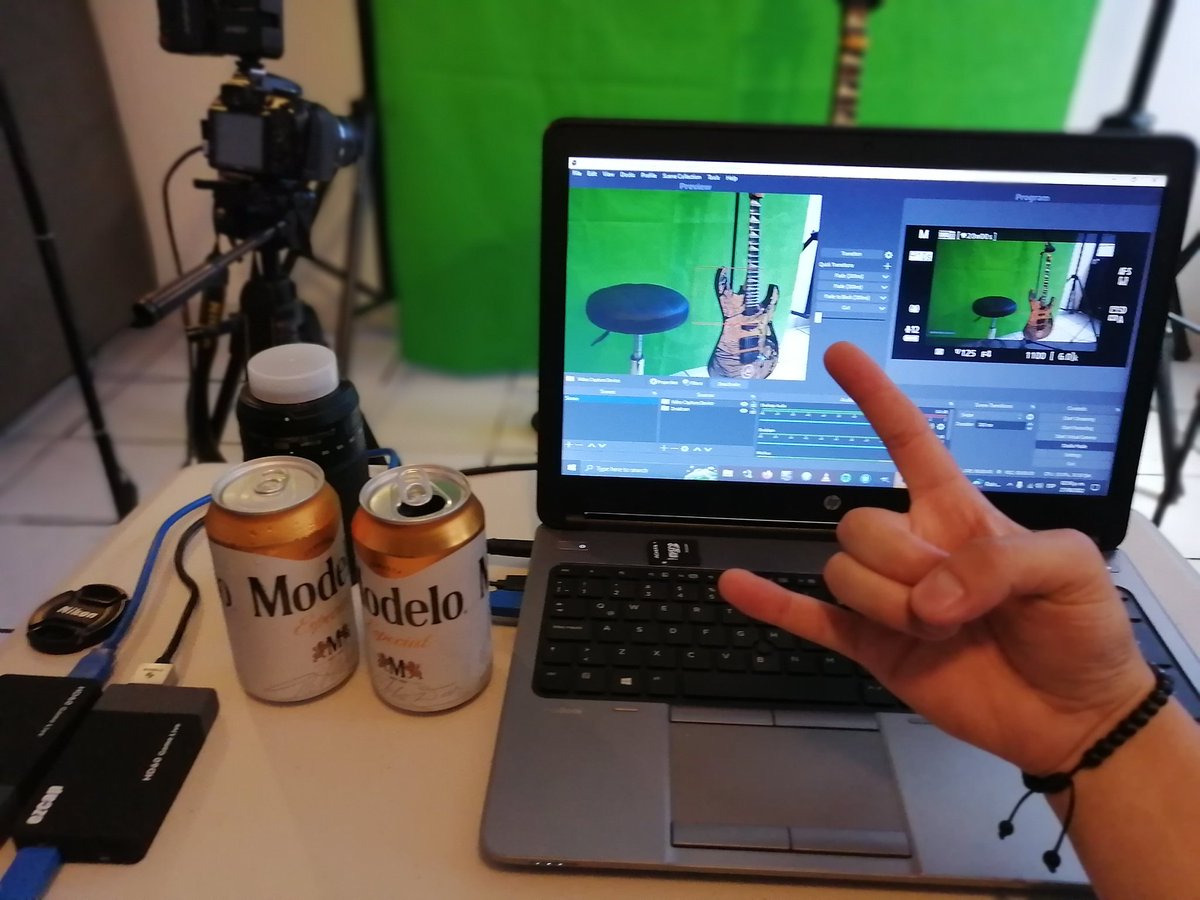 andres_chagolla's tweet photo. Hoy toca hacer prueba de video y unas chelas pa 'la calor' 📽️💻🔥🍺🎸🤘🏼.
#workinghard
#recordingstudio
#estudioorbital
#producer
#obsstudio
#nikon
#andoer
#testshoot
#beertime
#havingfun https://t.co/oSK8q2vByG