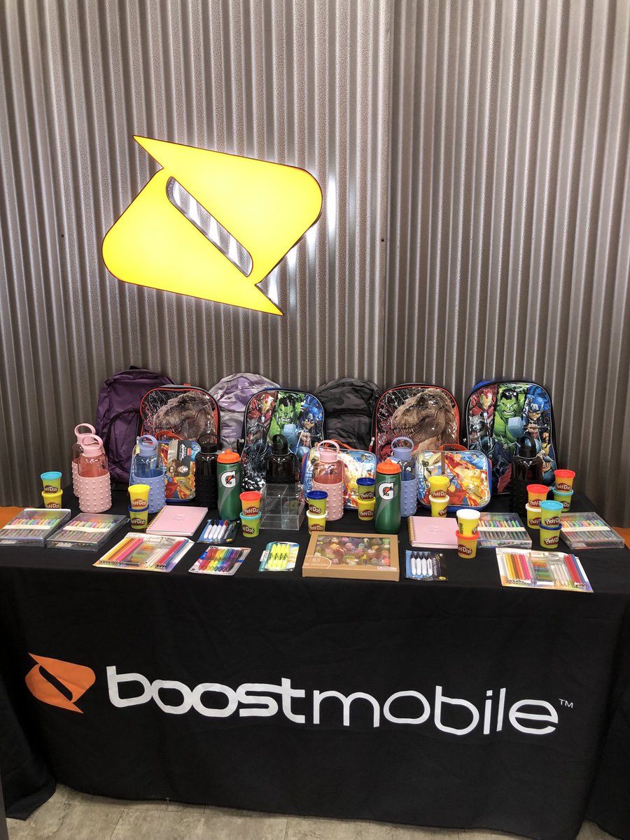 Team_TuVoz's tweet photo. Everyone is having so much fun at our #BacktoSchoolEvent 🎒We have the best promos in town, music and lots of surprises!#BoostNation #TuVozStrong ⁦@joseq_tuvoz⁩ @GoJoeDubbsSPG⁩ ⁦@JayMiglionico⁩ ⁦@BoostMobileSean⁩ ⁦⁦@MarcecoNation⁩ ⁦@BoostMikeNJ https://t.co/pVOu8aVbCr