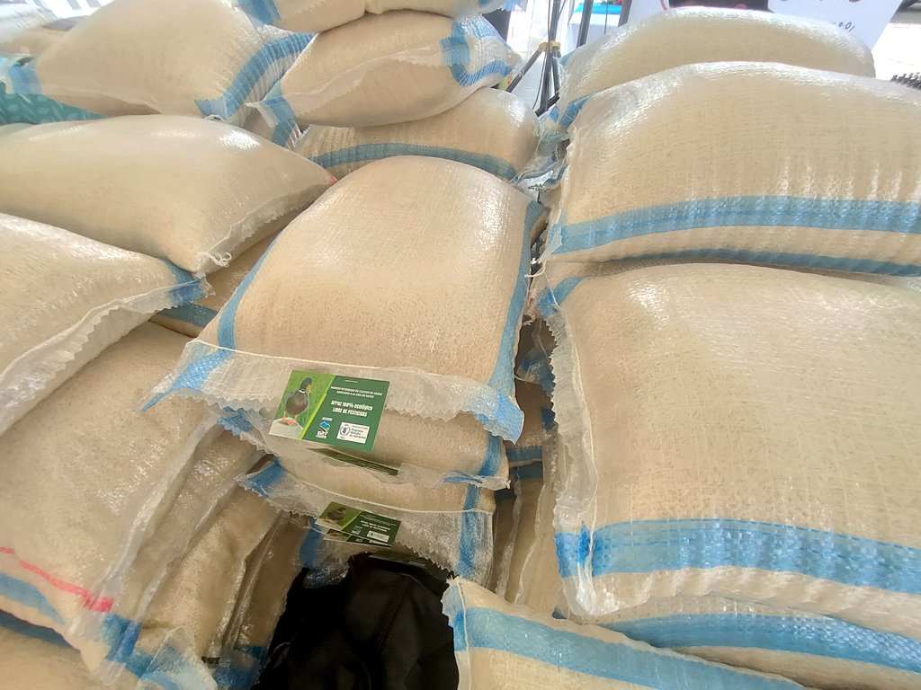 🔵 BUENAS NOTICIAS | Hoy y el domingo 28 de agosto, se desarrolla el "II Encuentro comercial mayorista de arroz y emprendimientos Loja 2022”, en las instalaciones de la #193FeriaDeLoja.

¡Te esperamos! 🧑‍🌾👩‍🌾🌾