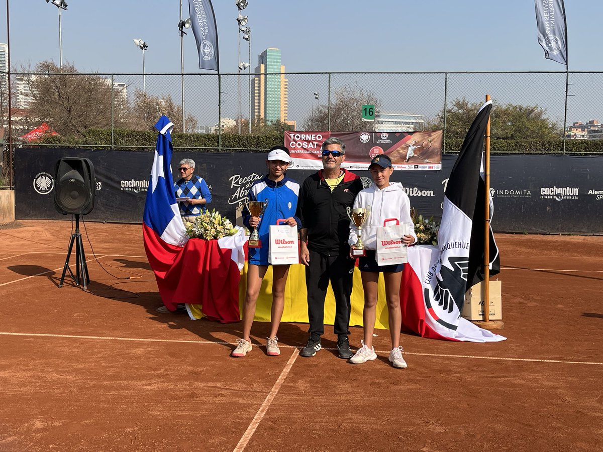 USanSebastian's tweet photo. 👏👏 Felicitaciones a los ganadores y a todos los jóvenes que participaron en la 🏆Copa ITF / Cosat Universidad San Sebastián, que hoy finalizó en @ClubManquehue 🎾🎾🎾 https://t.co/p3DQdTpzC5