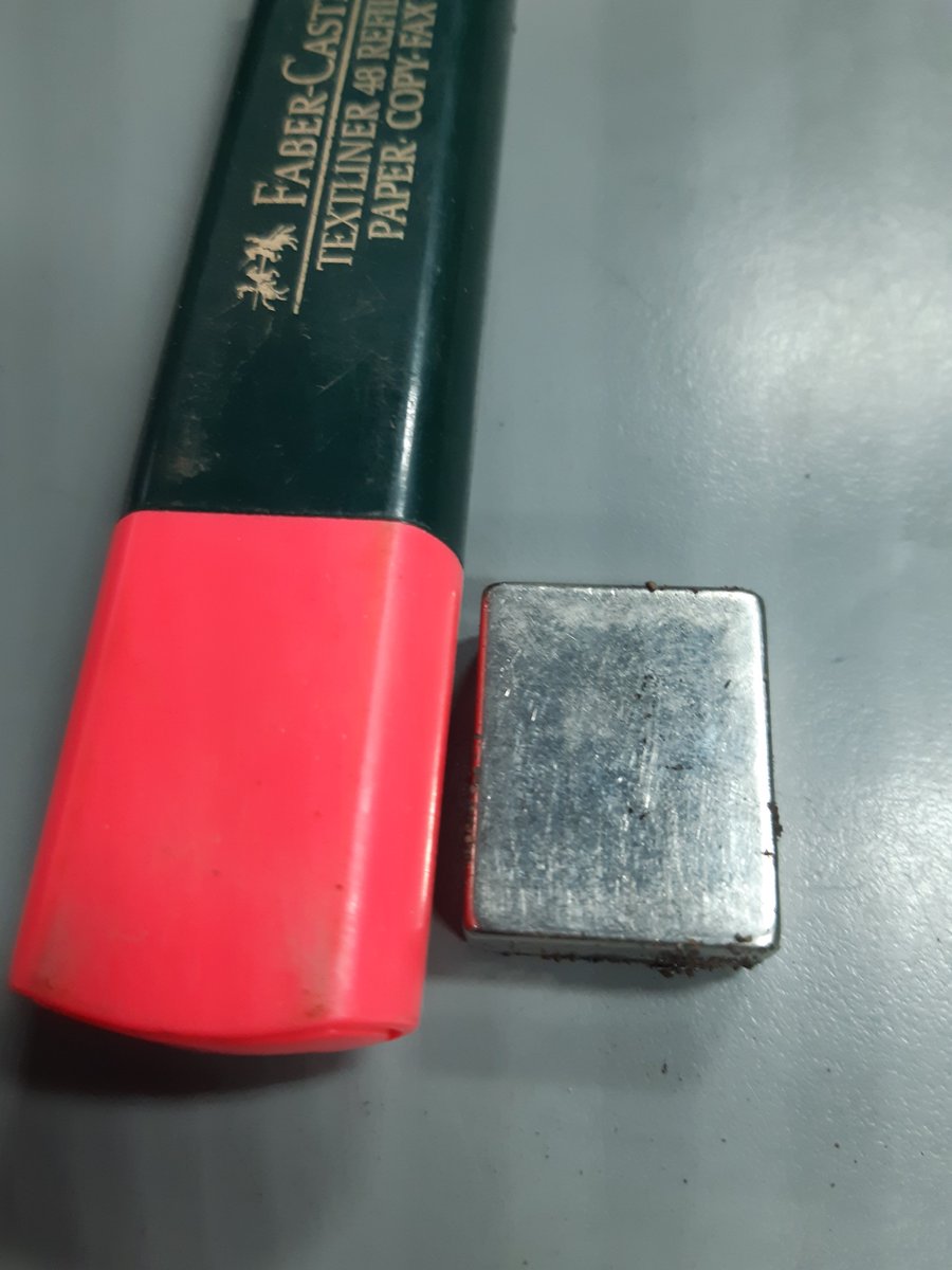 Poliisi_IU's tweet photo. Pysäytetty liikkeestä yhdistelmä. Pelkkää lepoa piirturissa ja kuljettajakortissa. Etsinnän jälkeen löytyi magneetti. Kuljettajalle sakko+ajokielto + pakollinen vrk lepo. Ajoneuvoyhdistelmä ei ollut EU maasta. @SKALry #iupoliisi #raskas #liikenneturvallisuus https://t.co/Ya1nN6msg4