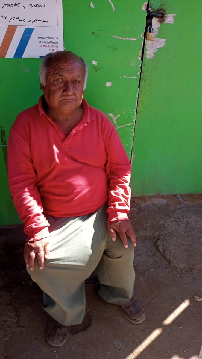 PAOLASOLORZA's tweet photo. @DoctorJLCastro Que agrado poder verle gestionando en salud. Camino a casa me encontré con una situación que me conmovió.  Cómo podemos ayudar a Don Manuel Santander para una cirugía en HHRR de Rancagua. Un hombre sencillo que lleva años desplazándose con este gran peso en su pierna. https://t.co/3ViFDh2YF0