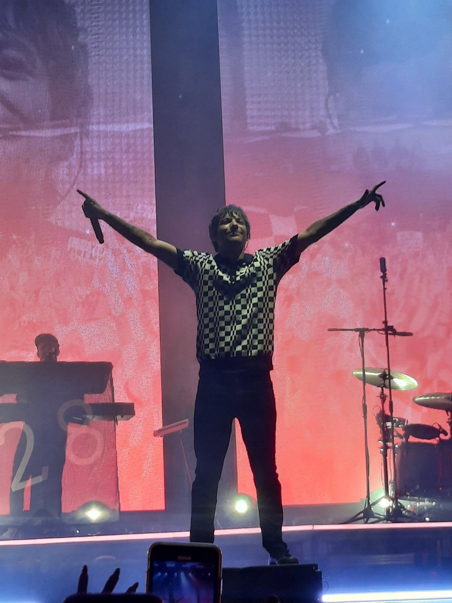 Tommo28Ana's tweet photo. aquel chico que pidió una segunda oportunidad logró terminar su segundo festival,  él lo logró
#LouisTomlinson #AwayFromHomeFestival https://t.co/wDTbyR6Cer