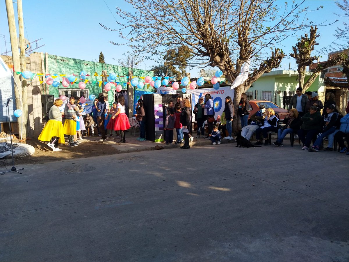 LanusMayo's tweet photo. Hoy celebramos el Día de la Niñez con actividades organizadas por el Centro Juvenil y de la Niñez "Los Talleres" del Movimiento Mayo Lanús en Remedios de Escalada.

#MayoLanus https://t.co/9088zsotXE