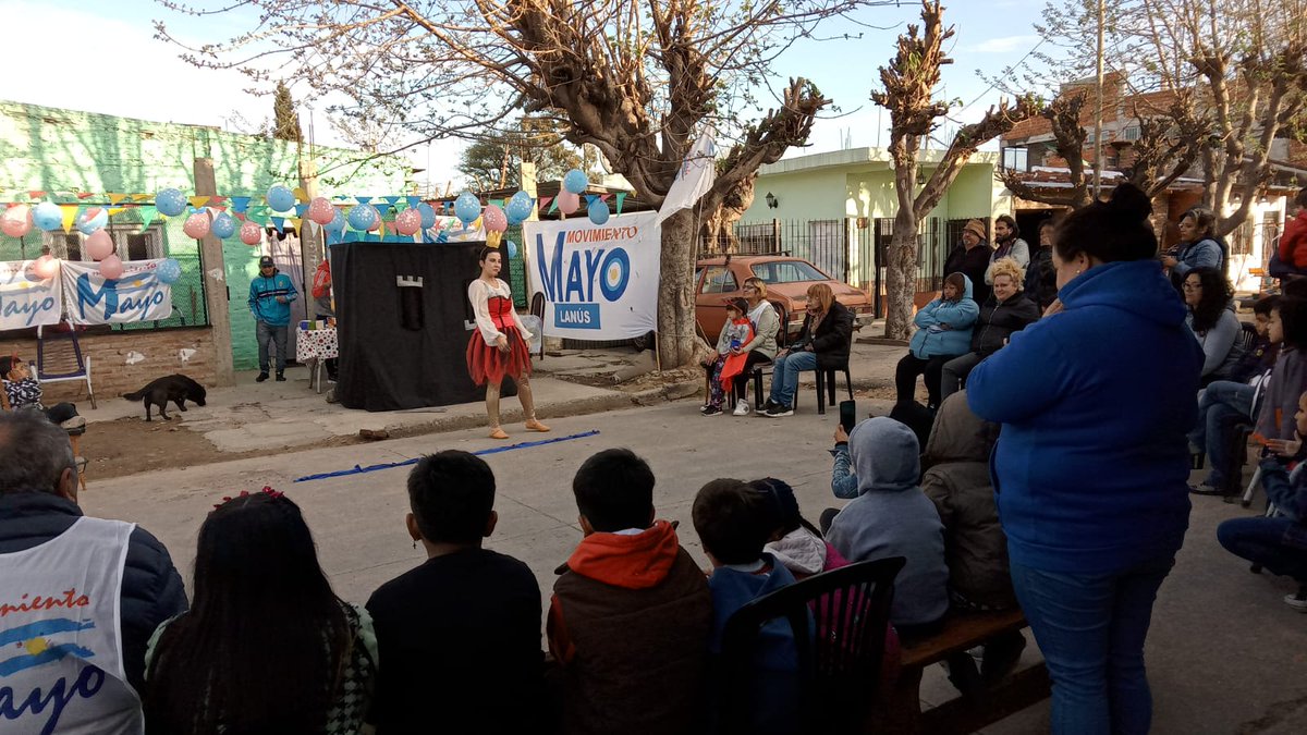 LanusMayo's tweet photo. Hoy celebramos el Día de la Niñez con actividades organizadas por el Centro Juvenil y de la Niñez "Los Talleres" del Movimiento Mayo Lanús en Remedios de Escalada.

#MayoLanus https://t.co/9088zsotXE