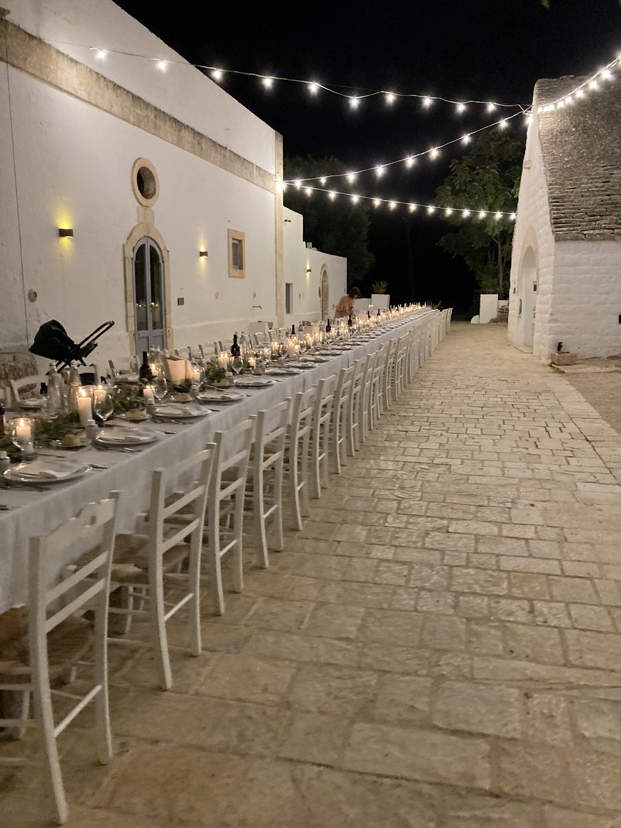 This was the table for the wedding dinner tonight. The far end is in a different postcode. 🇮🇹 #italianwedding #Puglia