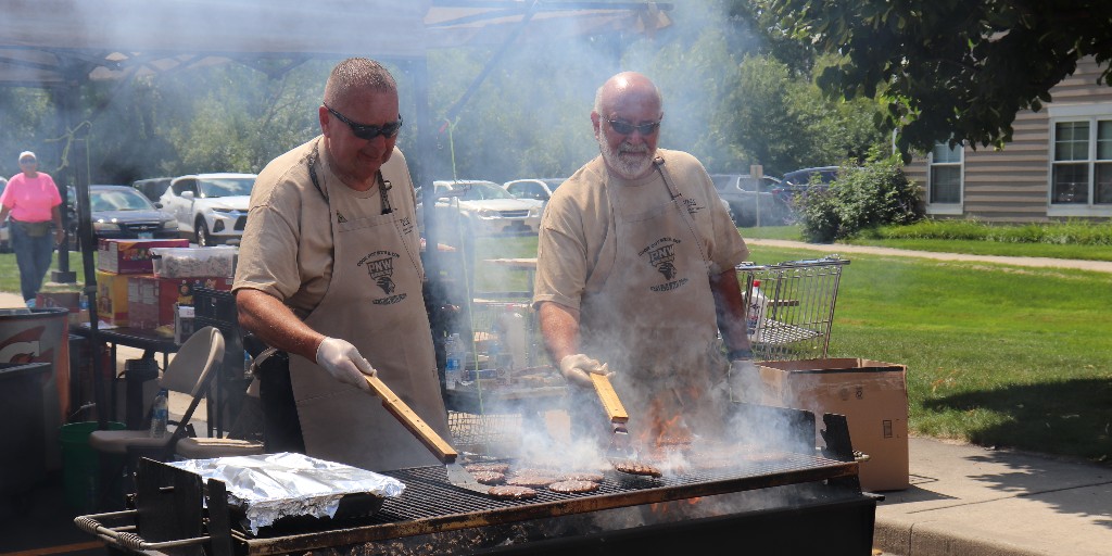 PurdueNorthwest's tweet photo. Last week was our annual Cook Out with a Cop where students and families got to enjoy free grilled food served by our campus police!
#PNWProud https://t.co/yVRLg4Ta6r
