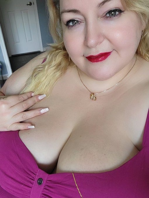 It's 3 pm in Houston, and I need a DRANK. On the prowl... https://t.co/t3mMY4ZoNB