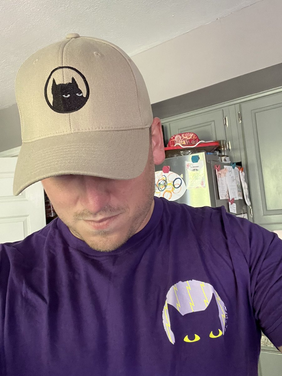 heckman_eth's tweet photo. Reppin the $GANG for this Caturday Night fantasy draft! Thinking Ekeler at 5? https://t.co/vdKvjHirtK
