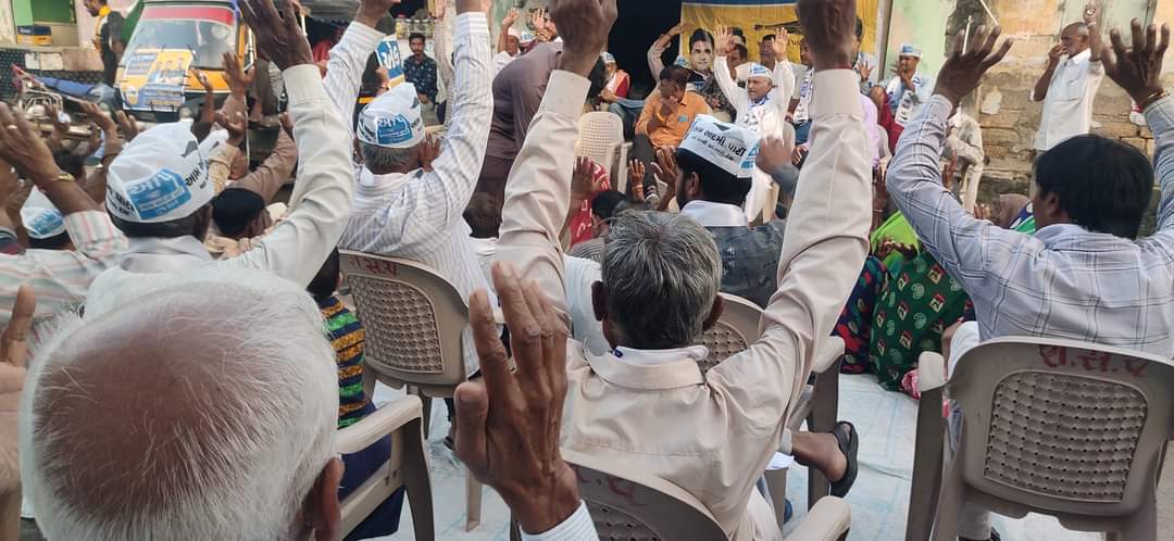 #આ_વખતે_આપ_જ_વિકલ્પ

આમ આદમી પાર્ટી દ્વારા 75-ધોરાજી ઉપલેટા વિધાનસભા ના #ખારચીયા ગામ માં જન સંવાદ કાર્યક્રમ યોજાયો હતો
ગામ ના લોકોએ આ વખતે
#એક_મોકો_કેજરીવાલ ને આપી ગુજરાત વિધાનસભા ની ચૂંટણી માં જીત અપાવવાની #ગેરંટી આપી

વિપુલભાઈ સખીયા
ધોરાજી વિધાનસભા ઉમેદવાર
આમ આદમી પાર્ટી