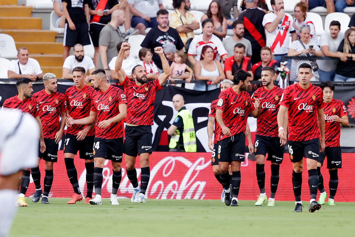 MuriqiVedat's tweet photo. Unión y espíritu de equipo! 💪

Vamos! 🔴 https://t.co/UY8PmO486l