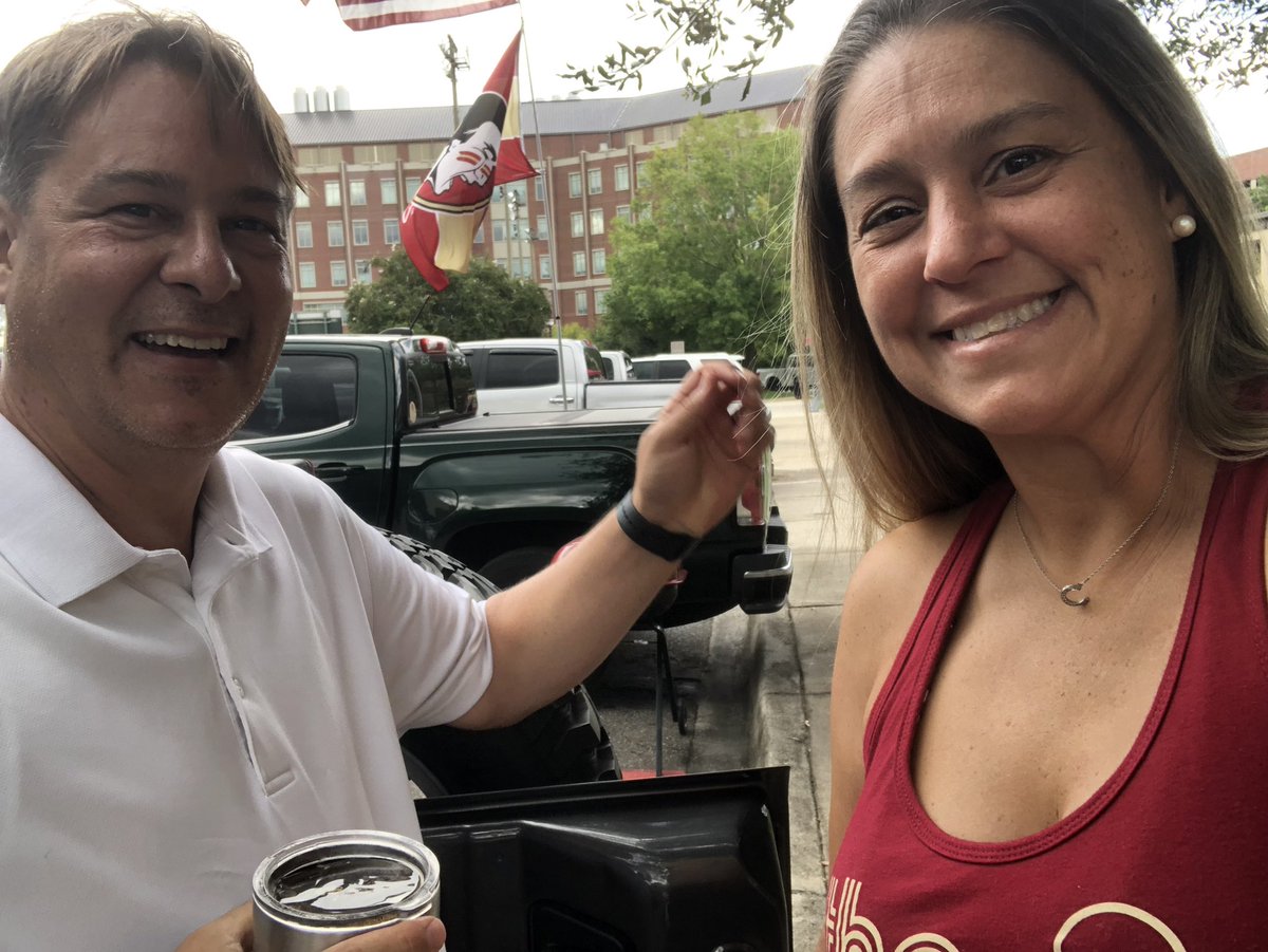 This isn’t new. Brother/sister tailgating is a tradition. #GoNoles #12attemptstogettheflagflying #puntingisbunting