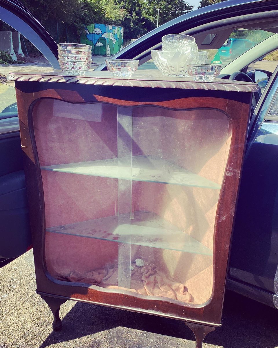 enrightrachel's tweet photo. Todays finds at the local recycling centre! #onemanstreasure https://t.co/KbL5xK2XlE