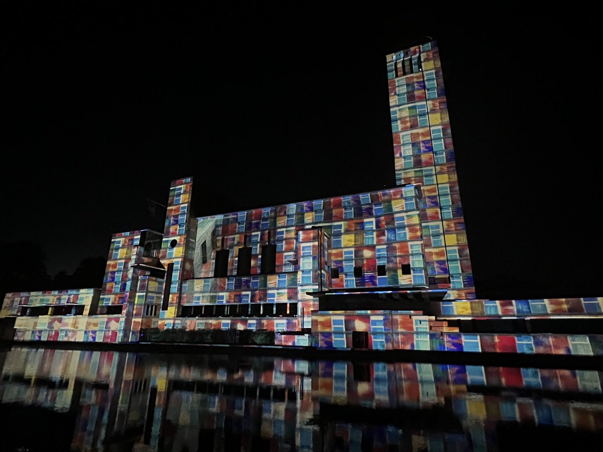 ArnoScheepers81's tweet image. Impressed. Ontroerd. En vooral enorm trots! Wat een geweldig festival is de 1’e editie van #Open035 geweest! Muziek, (live!) beeldende kunst, poëzie, fotografie, media: van echt alles wat Hilversum te bieden heeft, kon vandaag genoten worden! #topdag