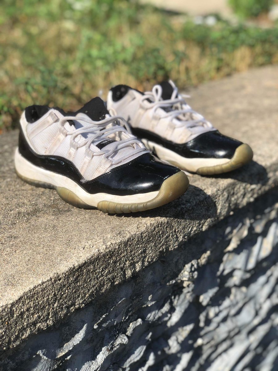 itsflipjackson's tweet photo. White Skin Black Hearted wear it like a Marble Suit 🏁💎💯

Full restoration on these 2014Concord11 Lo’s for a client put in a rush order to get 4pairs cleaned before leaving 4school next week to get their steps in order @FOTRKICKS way for another year of higher learning 🏁🌐💯 https://t.co/7fcDqR5fc7