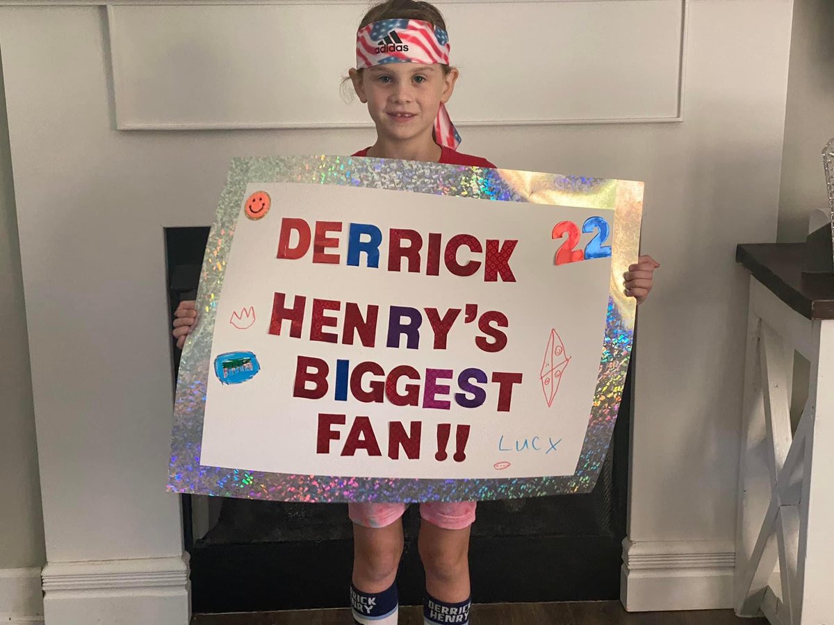 Jennifer_Bean34's tweet photo. @KingHenry_2 Look for your biggest fans at the game tonight! @Titans #TitanUp 💙 https://t.co/ueDCCpKDLf