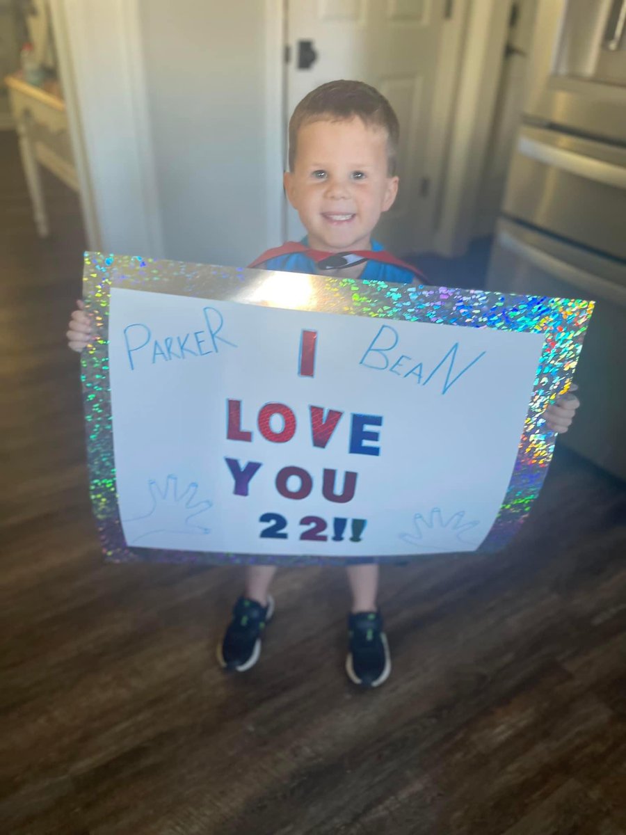 Jennifer_Bean34's tweet photo. @KingHenry_2 Look for your biggest fans at the game tonight! @Titans #TitanUp 💙 https://t.co/ueDCCpKDLf