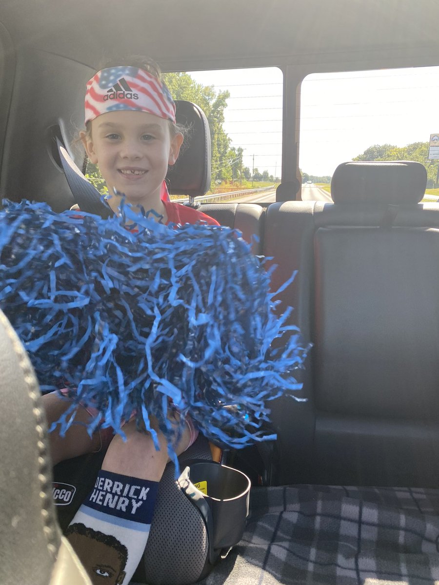 Jennifer_Bean34's tweet photo. @KingHenry_2 Look for your biggest fans at the game tonight! @Titans #TitanUp 💙 https://t.co/ueDCCpKDLf