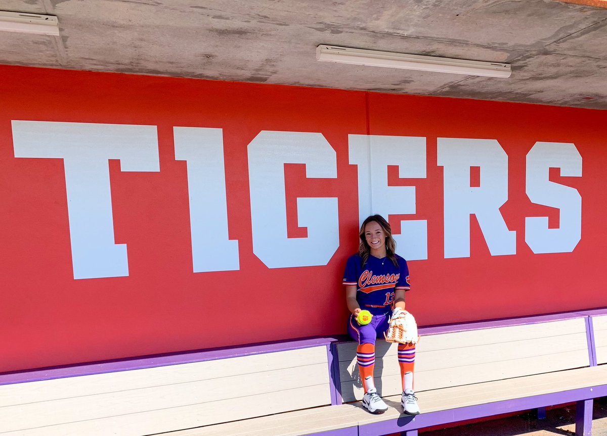 Kyleej2023's tweet photo. I am beyond excited to announce my commitment to Clemson University to further my academic and athletic career! A huge thank you to all of my coaches and teammates for believing in me and a bigger thank you to my family for making this all possible! GO TIGERS💜🧡@clemsonsoftball https://t.co/aPJ383zIt9