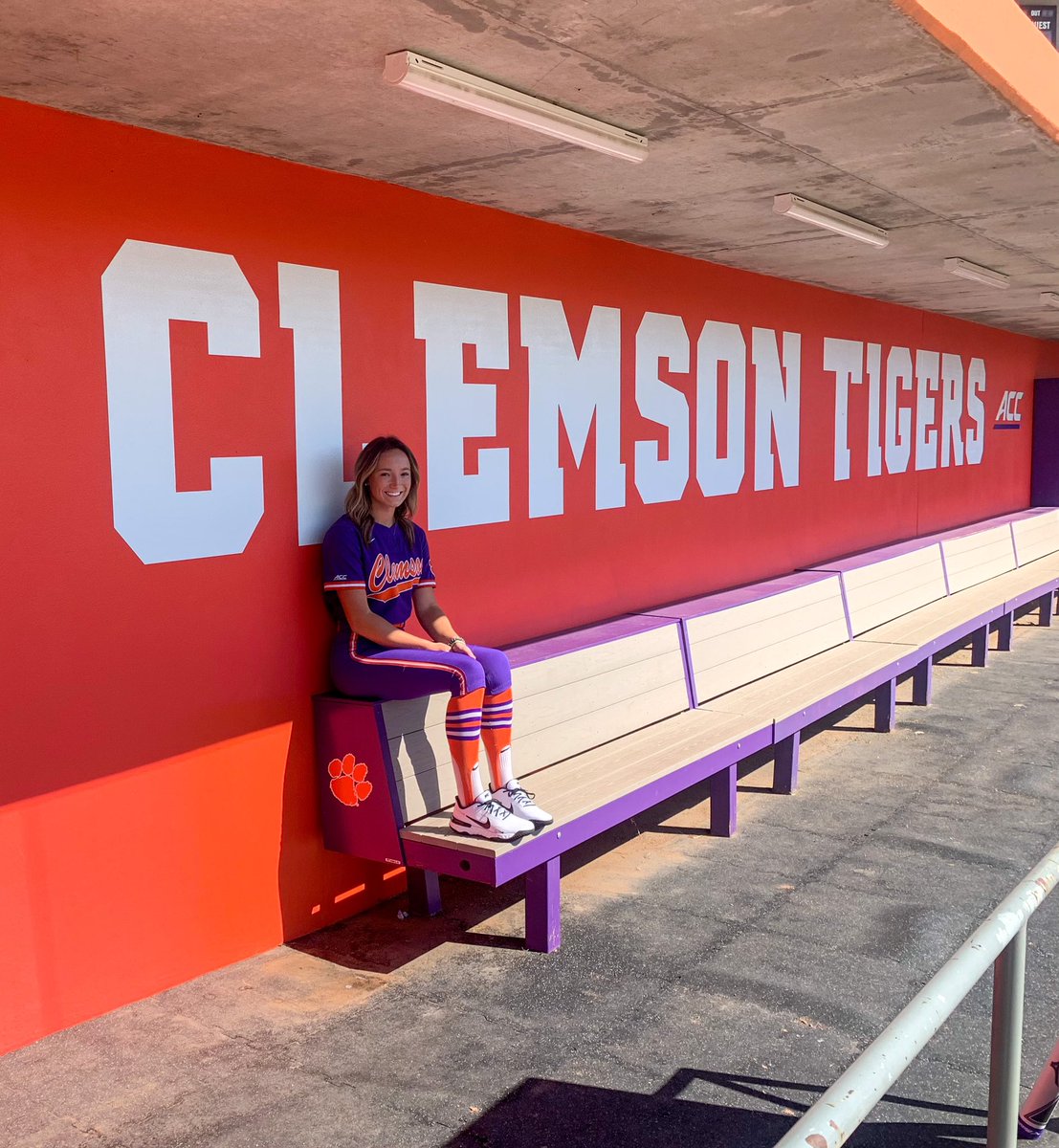 Kyleej2023's tweet photo. I am beyond excited to announce my commitment to Clemson University to further my academic and athletic career! A huge thank you to all of my coaches and teammates for believing in me and a bigger thank you to my family for making this all possible! GO TIGERS💜🧡@clemsonsoftball https://t.co/aPJ383zIt9