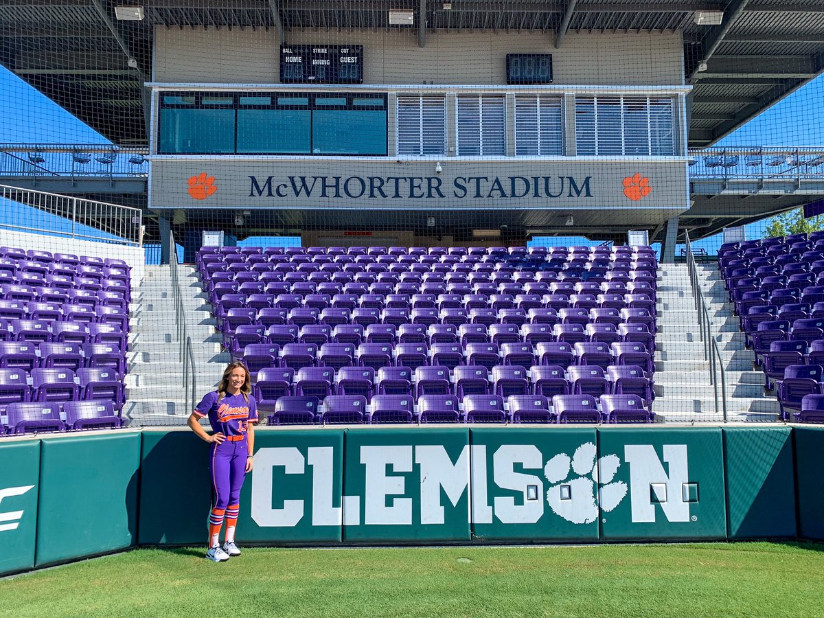 Kyleej2023's tweet photo. I am beyond excited to announce my commitment to Clemson University to further my academic and athletic career! A huge thank you to all of my coaches and teammates for believing in me and a bigger thank you to my family for making this all possible! GO TIGERS💜🧡@clemsonsoftball https://t.co/aPJ383zIt9